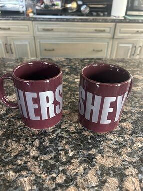VINTAGE GALERIE SINCE 1984. HERSHEY'S CERAMIC COFFEE/TEA/MUGS SET OF 2